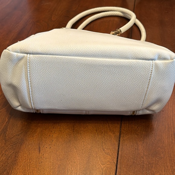 White Handbag - Picture 5 of 7